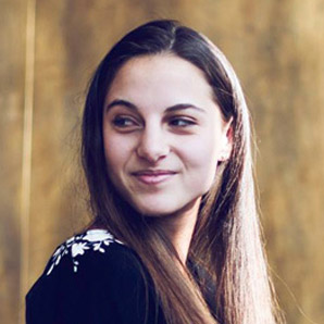 Anahita Pasdar, Klavier
